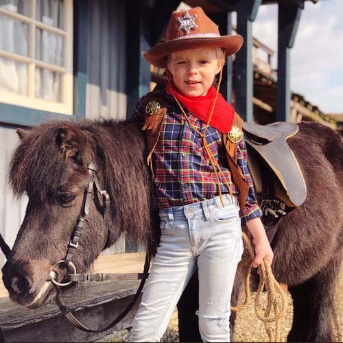 Hitsingle Cowboy (vet geweldig) van Luan Bellinga