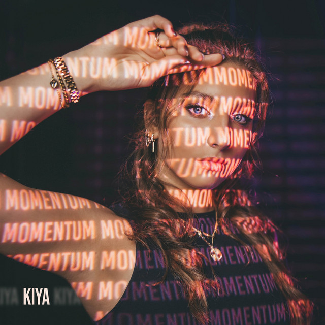 Hitsingle Momentum  van Kiya van Rossum