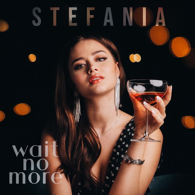 Wait no more hitsingle Stefania in de Kidz Super Chartz!